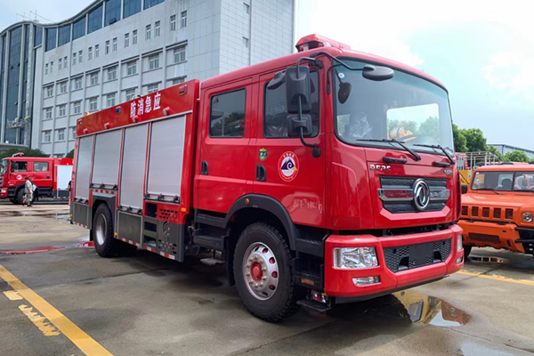 东风D9型7吨消防车